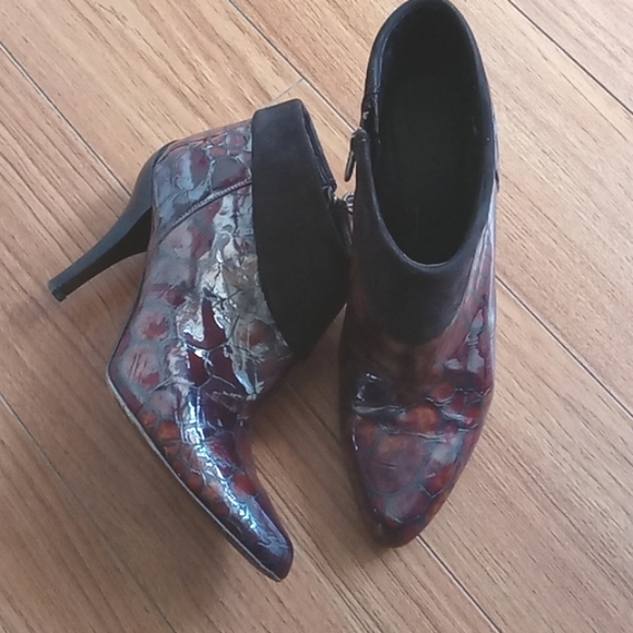 ⭐ Host Pick ⭐ Donald J Pliner | Exquisite Tortoise Suede Ankle Boots - Picture 2 of 10